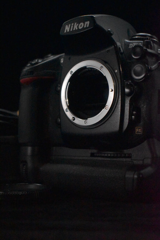 [1 Yr warranty] Nikon D700 12.1 MP DSLR Digital Video Camera Used 7461