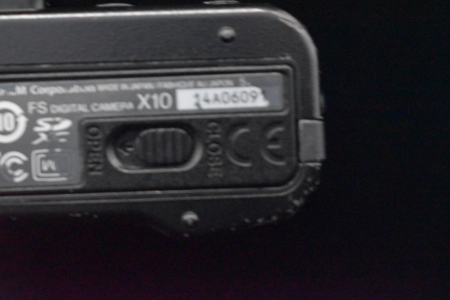 [1 Yr Warranty] Fujifilm X10 Black pPoint and Shoot Compact Digital Camera 6676