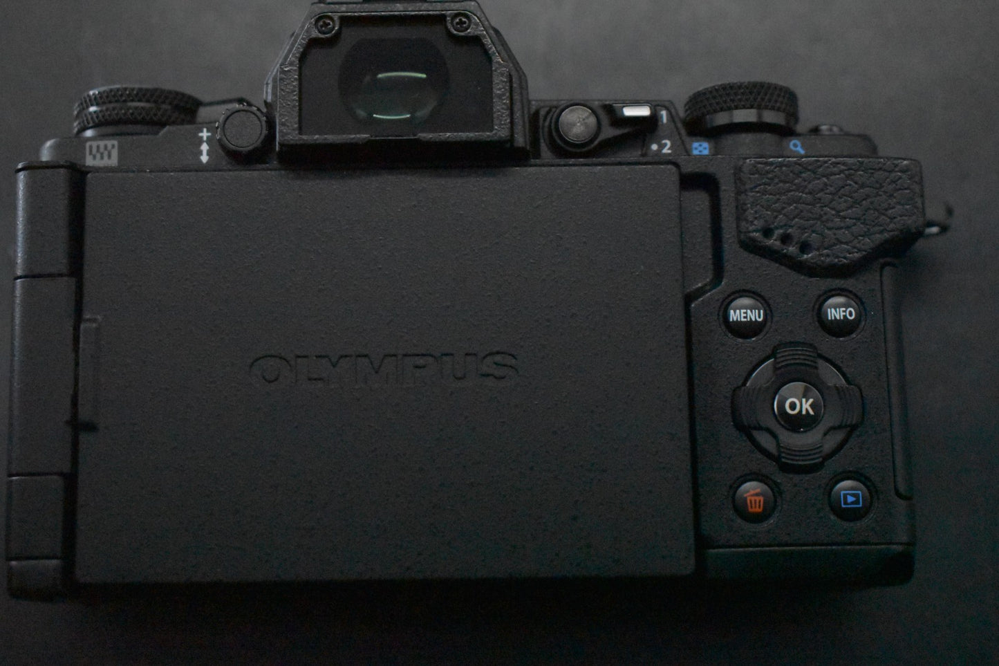 [1 Yr Warranty] Olympus OM-D E-M5 Mark II 16.1MP Digital SLR Camera Black 6361