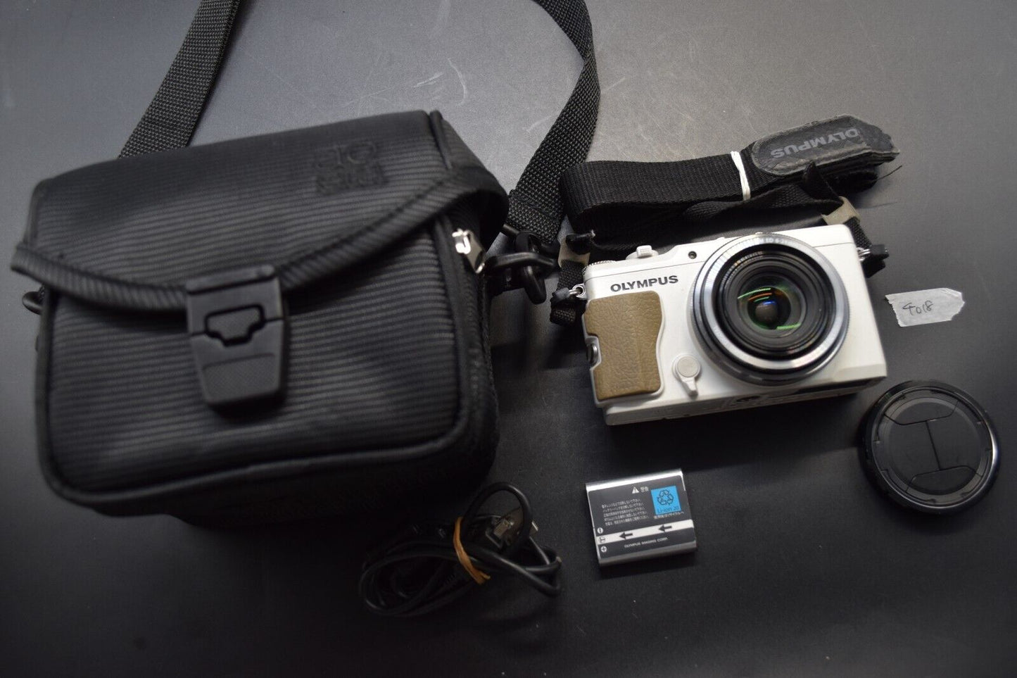 OLYMPUS STYLUS XZ-2 12.0MP White DIGITAL CAMERA From JAPAN 【NEAR MINT】 4018