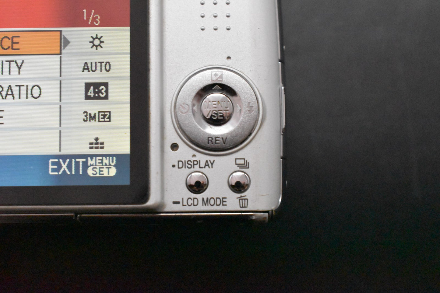 [1 Yr Warranty] Panasonic Lumix DMC-FX07 Compact Digital Camera Silver 6408