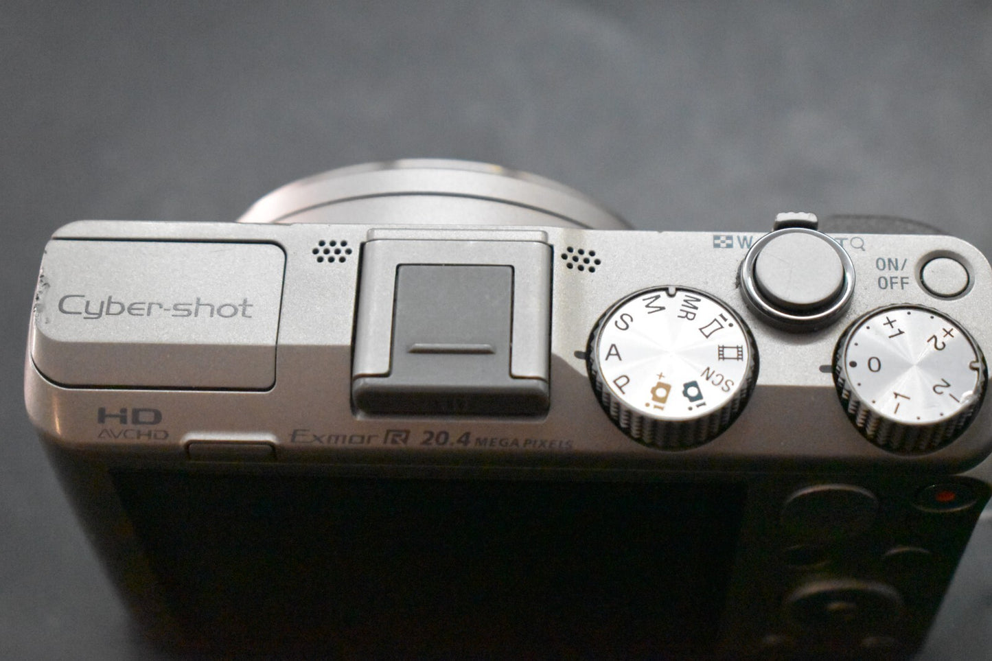 [1 Yr Warranty] SONY Cyber-Shot DSC-HX50V 20.4MP 30X Zoom Digital Camera 6585