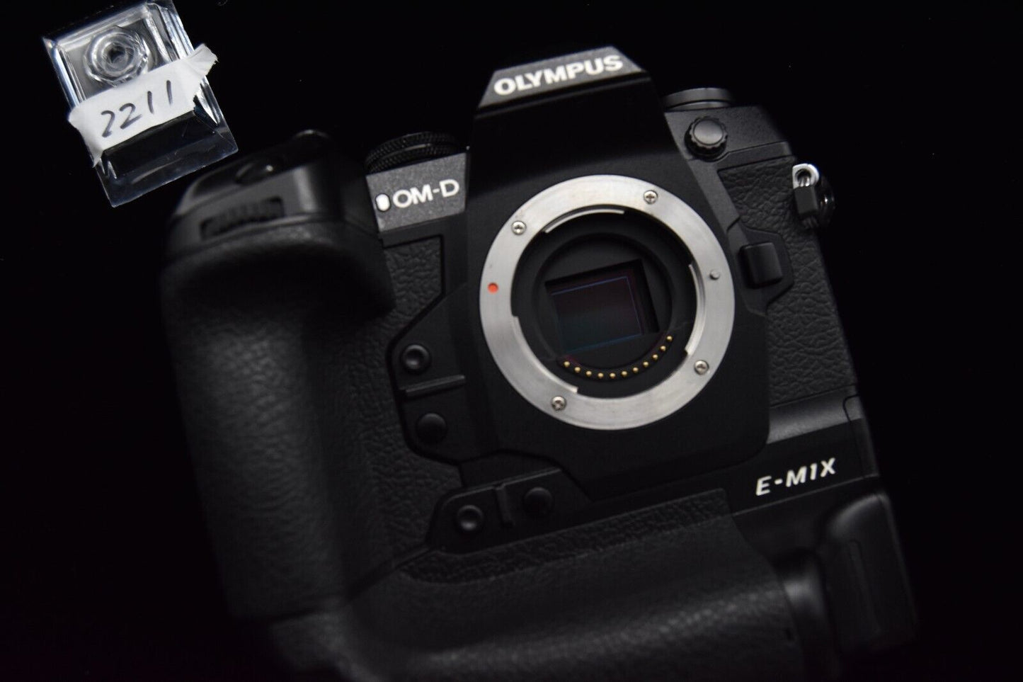 Olympus OM-D E-M1X 20.4MP Digital SLR Camera From Japan 【MINT- SC 45634】2211