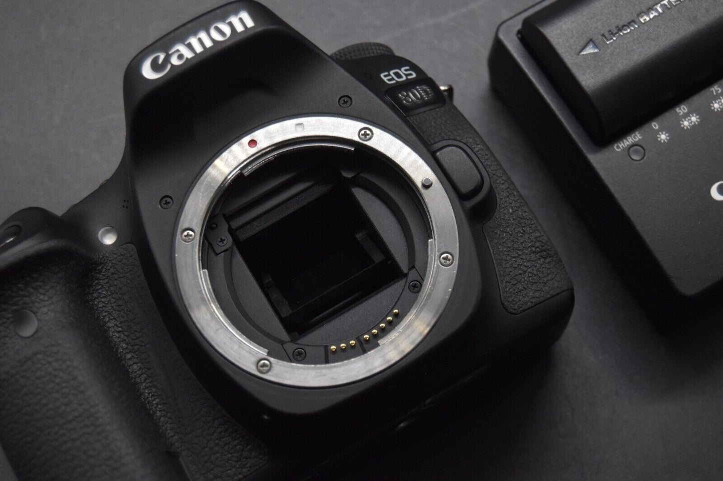 Canon EOS 80D digitale 24,2-MP-Spiegelreflexkamera Gehäuse 【NEUWERTIG- SC 328...
