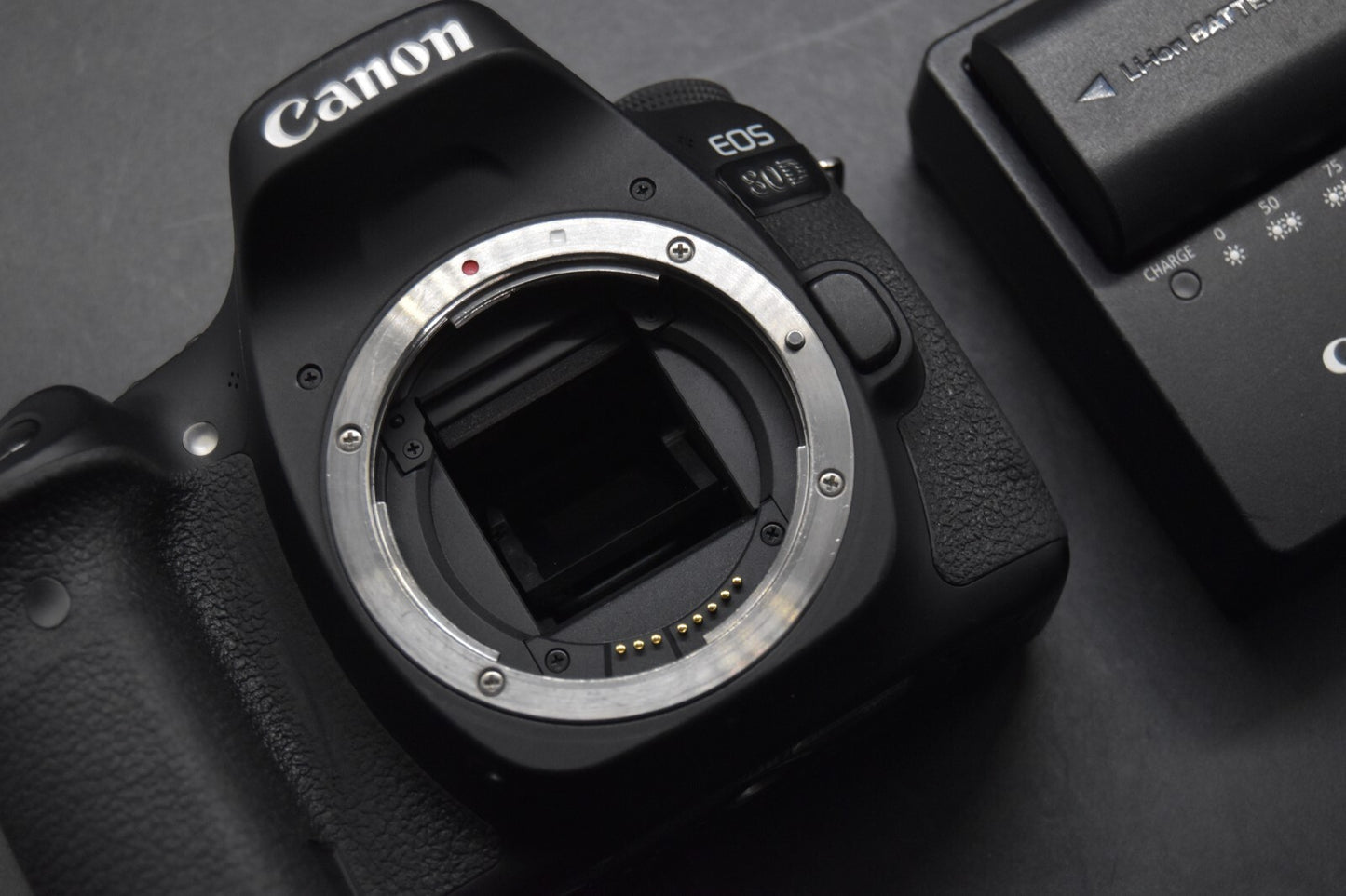 Canon EOS 80D 24.2 MP Digital SLR Camera Body 【MINT- SC 32807 (33%) 】 #3412