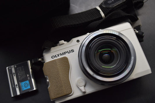 OLYMPUS STYLUS XZ-2 12.0MP White DIGITAL CAMERA From JAPAN 【NEAR MINT】 4018