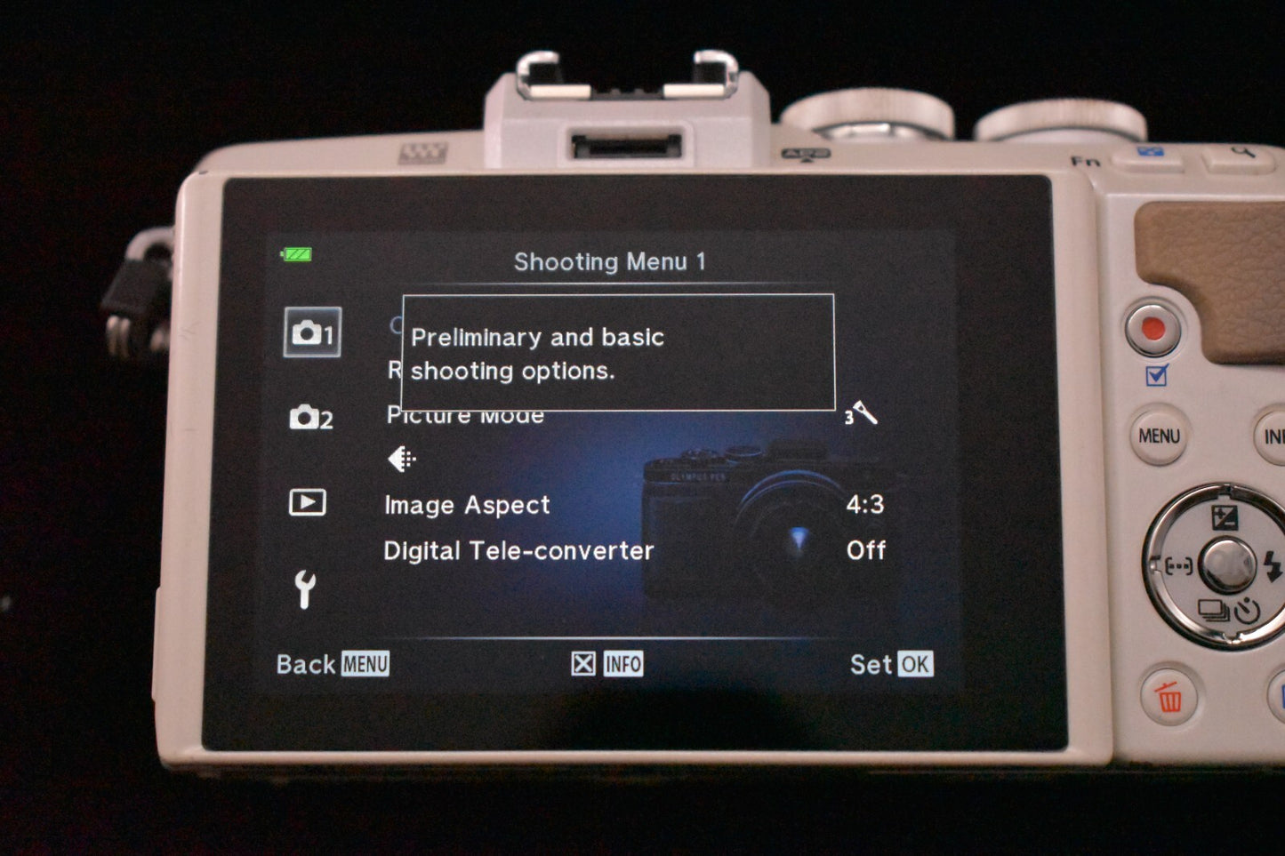 [1 Yr Warranty] Olympus PEN E-PL7 Digital Camera White with 14-42mm Lens 6752