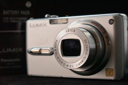 [1 Yr Warranty] Panasonic Lumix DMC-FX07 Compact Digital Camera Silver 6431