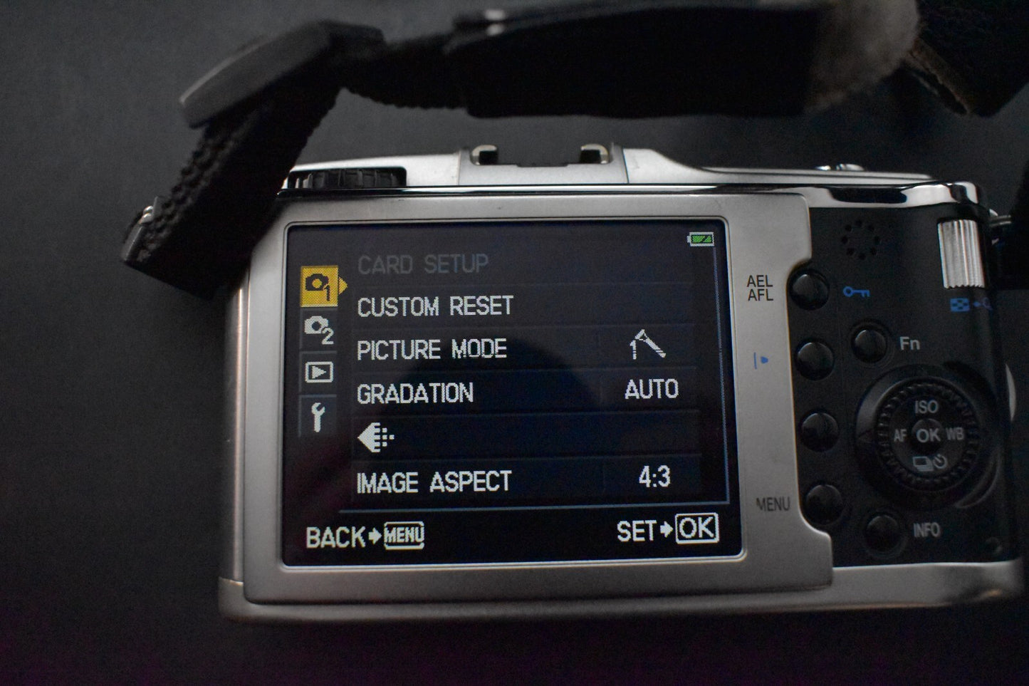 [1 Yr Warranty] Olympus Pen E-P1 Silver 12.3MP Digital Camera With Lens 6063