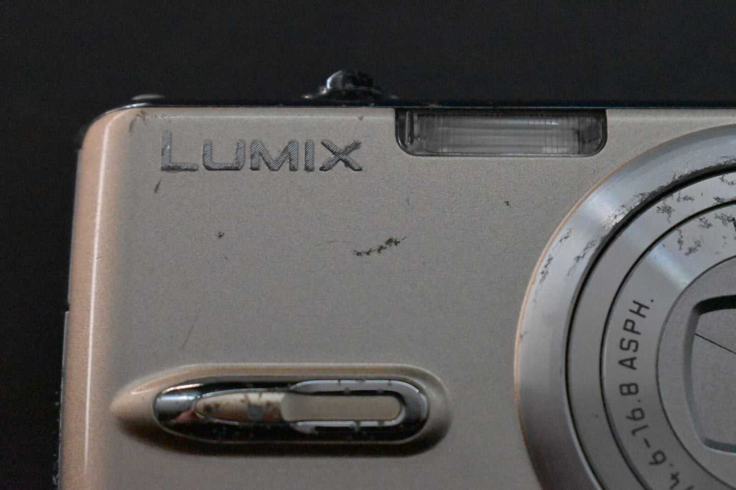 [1 Yr Warranty] Panasonic Lumix DMC-FX07 Compact Digital Camera 7.2MP Gold 6307
