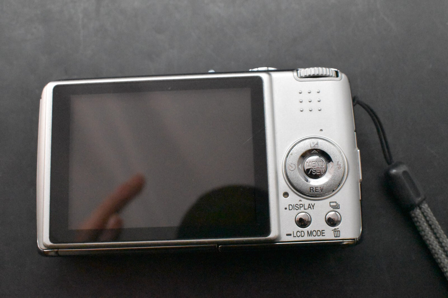 [1 Yr Warranty] Panasonic Lumix DMC-FX07 Compact Digital Camera Silver 6417