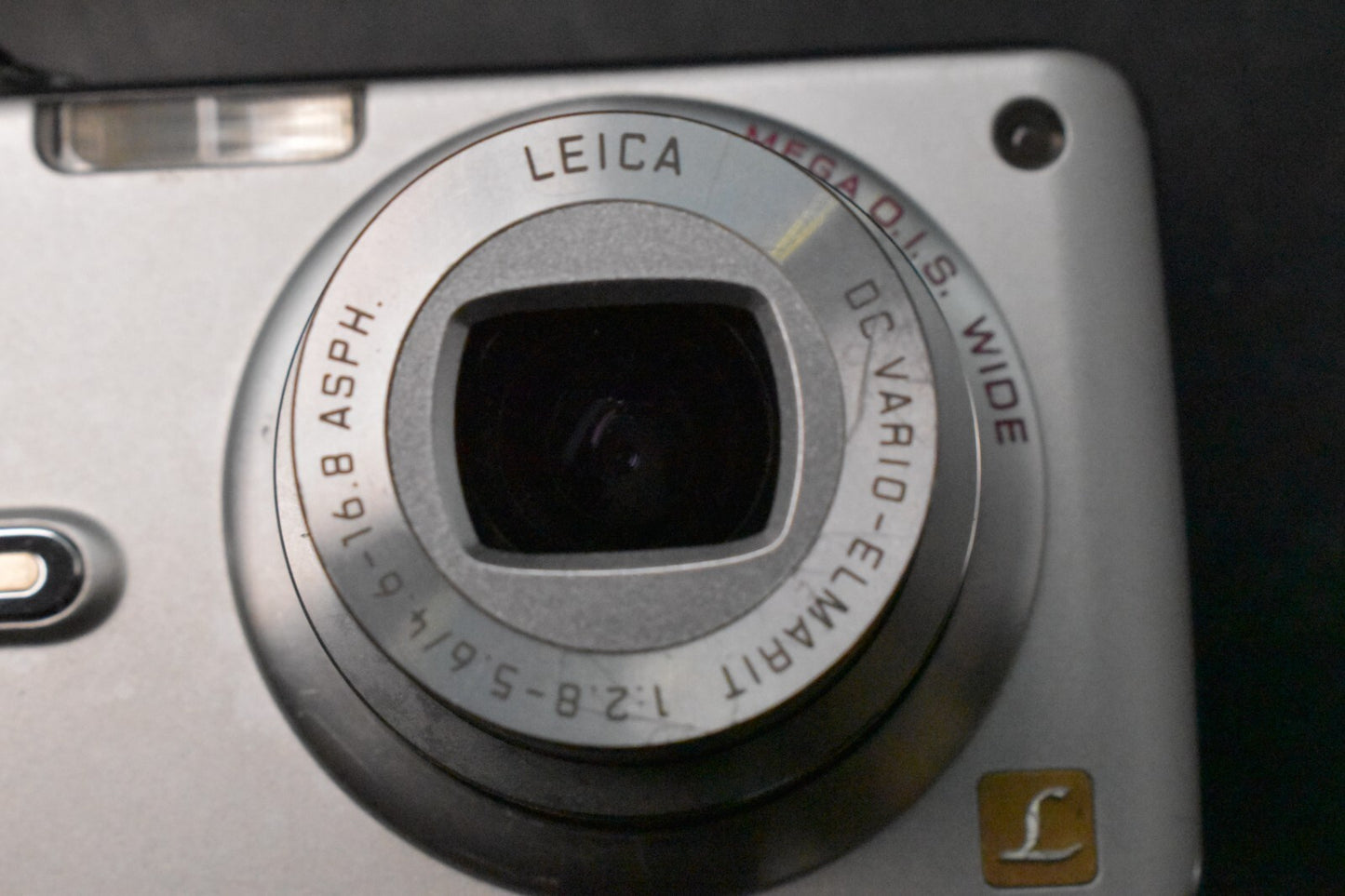 [1 Yr Warranty] Panasonic Lumix DMC-FX07 Compact Digital Camera Silver 6408