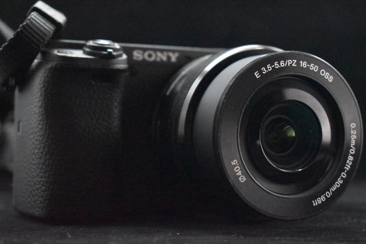 Sony Alpha A6400 Mirrorless Digital Camera with lens Black [MINT SC7610]5376