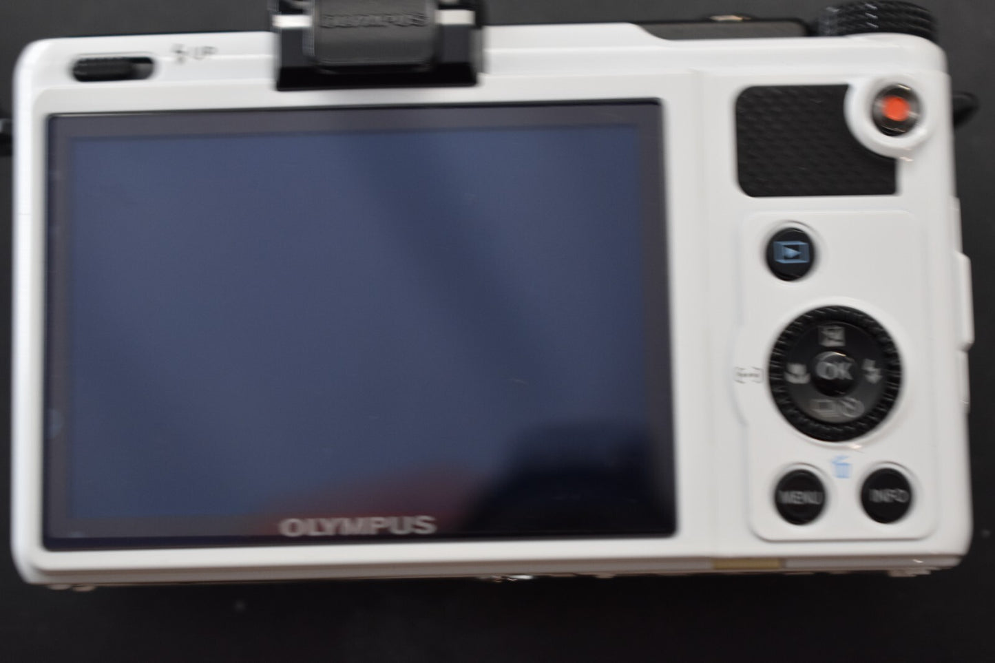 [1 Yr Warranty] Olympus XZ-1 Point and Shoot Digital Camera White 6156