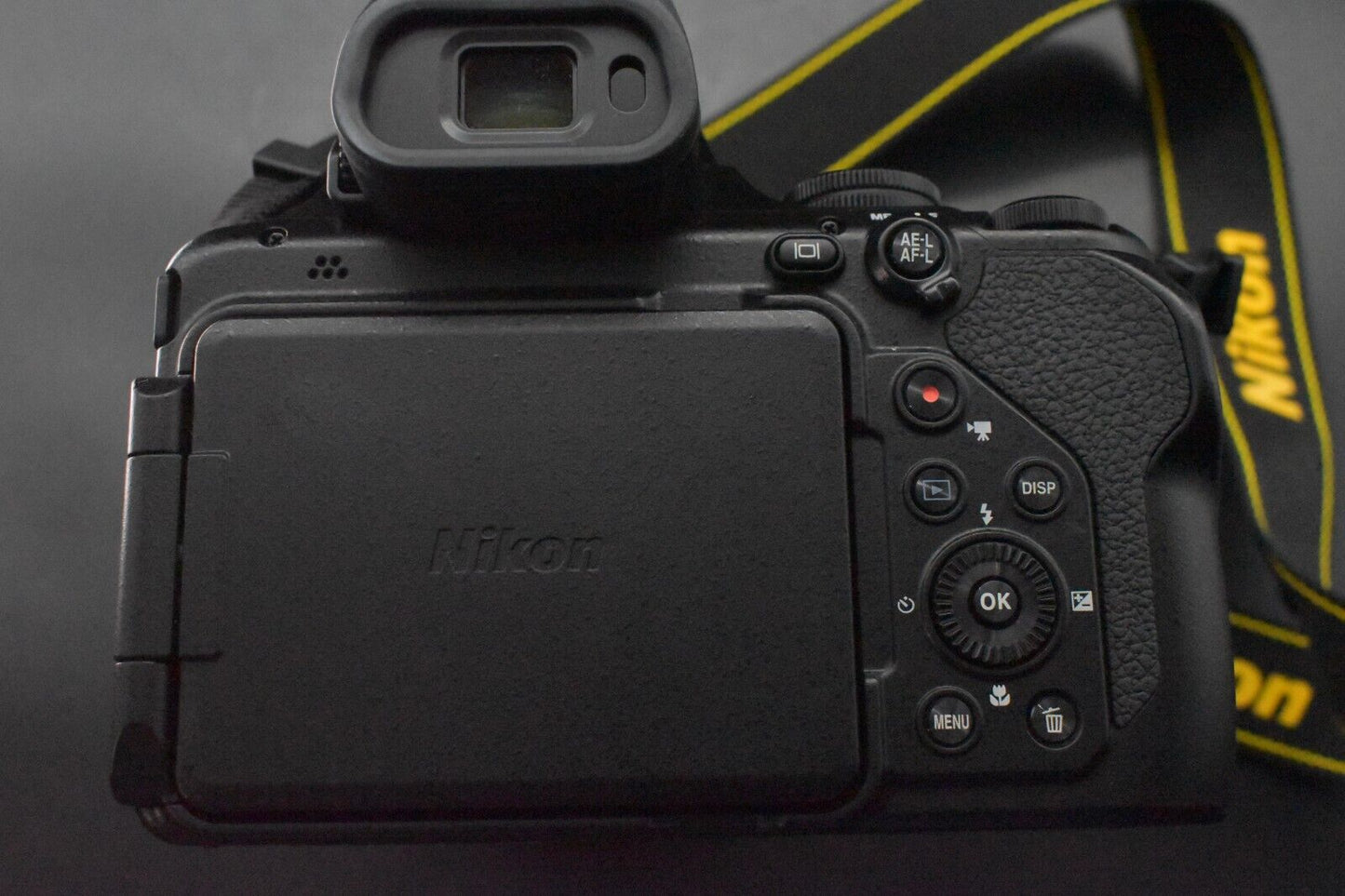[1 Yr warranty] Nikon Coolpix P1000 Compact Point and Shoot Digital Camera 5468