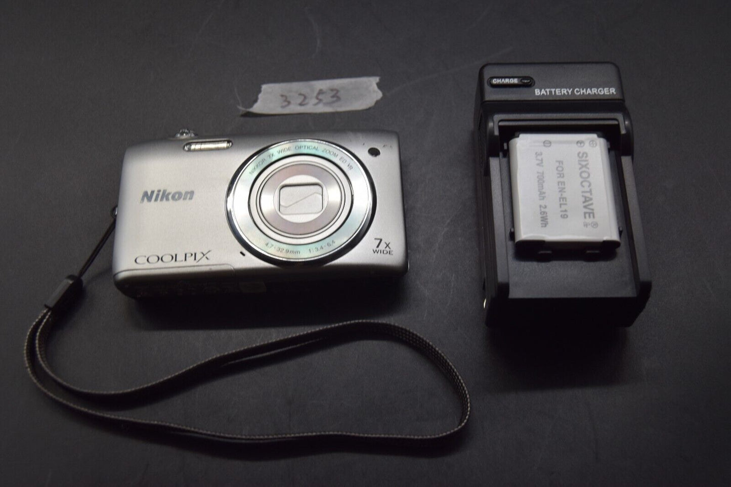 Nikon COOLPIX S3500 Silver 20.0MP Compact Digital Camera From JAPAN 【MINT-】3253