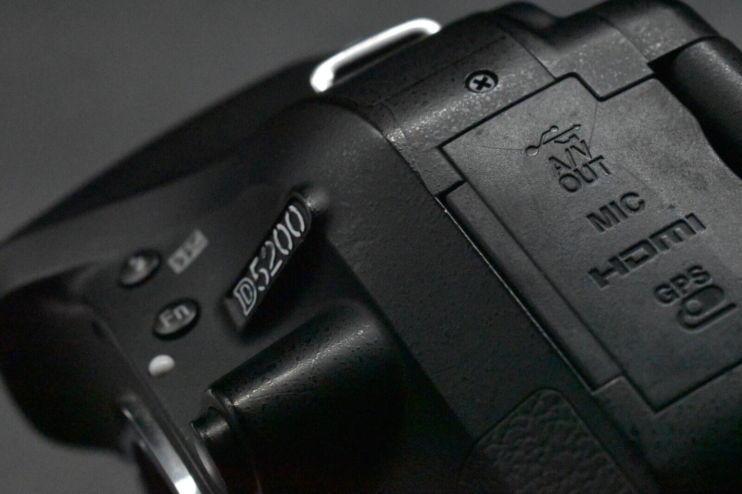Appareil photo numérique 24,1 mégapixels Nikon D5200 boîtier noir avec 18-55 ...