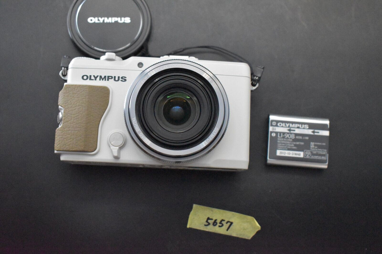 [1 Yr Warranty] Olympus STYLUS XZ-2 12.0MP Point Shoot Digital Camera White 5657