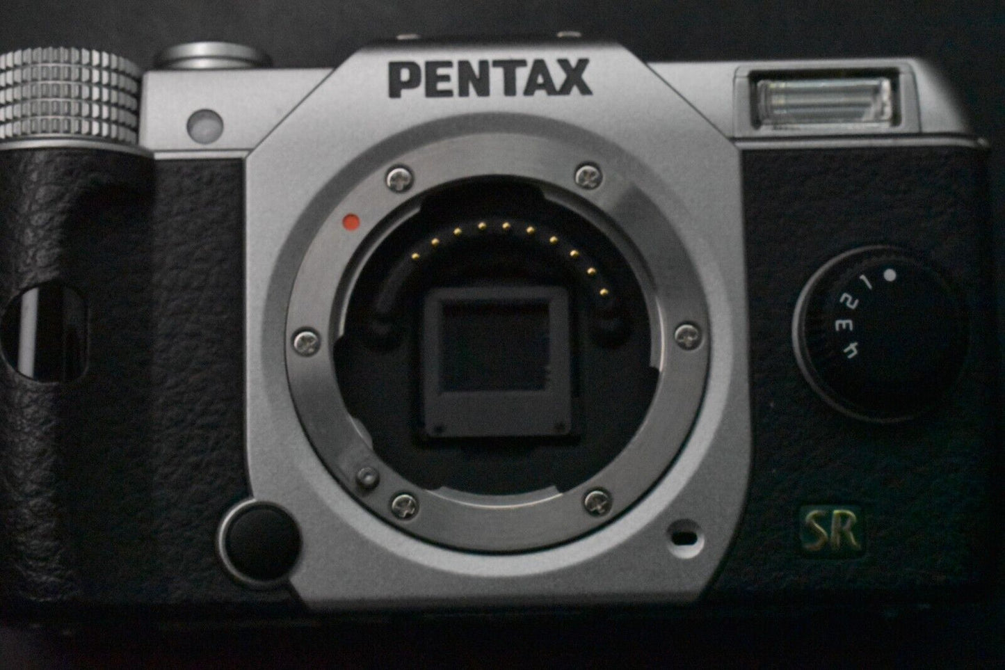 Pentax Q7 Silver Digital Mirrorless camera with 5-15mm Lens [N MINT SC 990] 5316