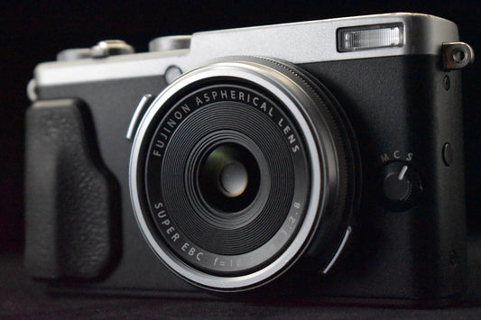 [1 Yr warranty] READ Fujifilm Fuji X70 16.3MP Compact Digital Camera Silver 6519