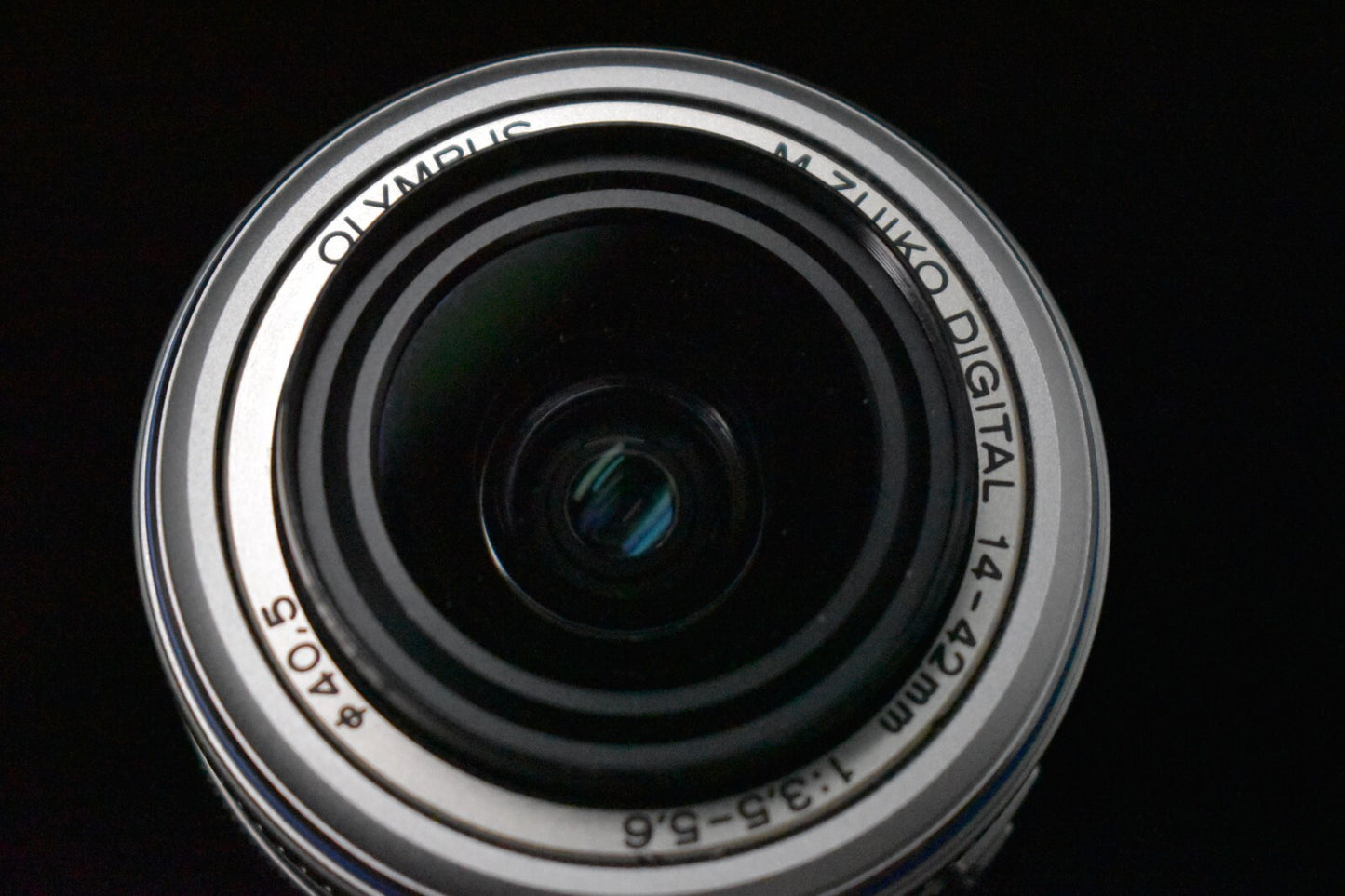 [1 Yr Warranty] Olympus OMD E-M5 Mirrorless Digital Camera with Lens Silver 6704