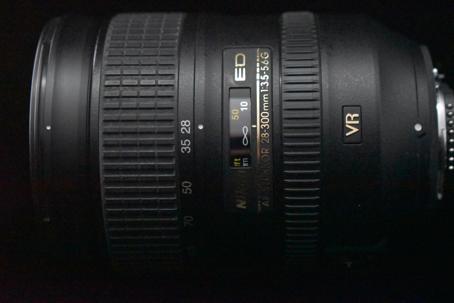 [1 Yr warranty] Nikon AF-S FX NIKKOR 28-300mm F/3.5-5.6G ED VR Zoom Lens 6831