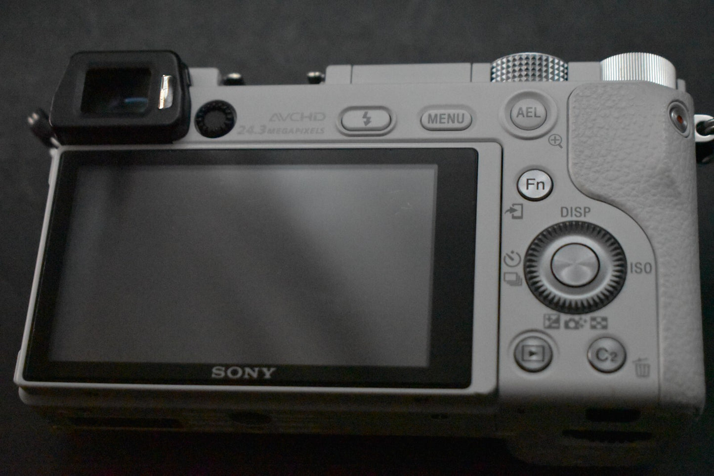 [1 Yr warranty] Sony alpha a6000 Digital Mirrorless Camera with Lens White 6603