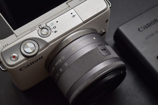 Canon EOS M10 Mirrorless Digital Camera White 15-45 Lens JAPAN【ALMOST MINT】 3625