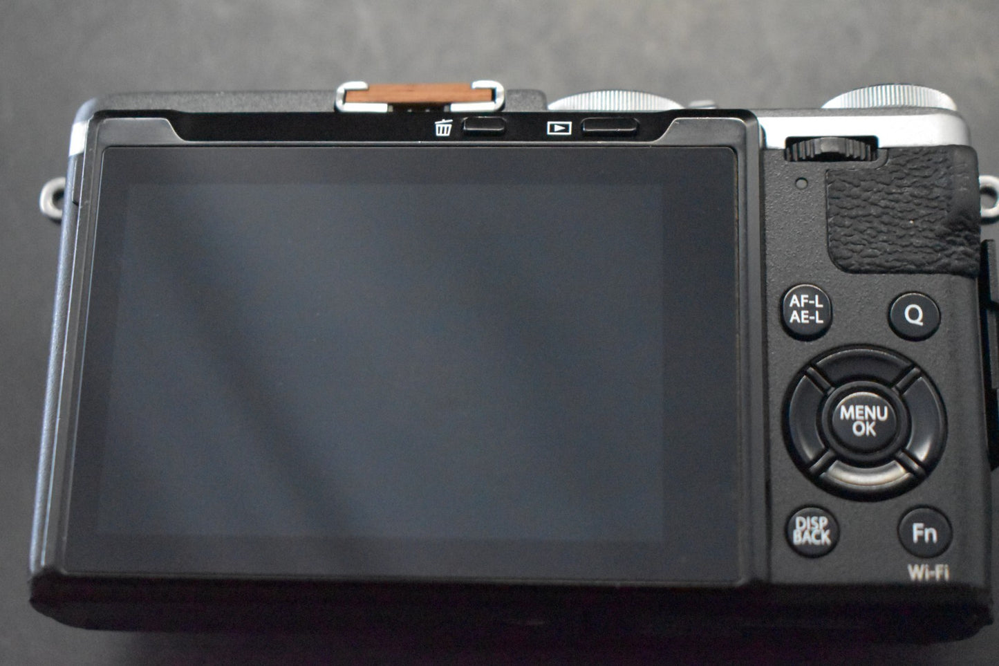 [1 Yr warranty] READ Fujifilm Fuji X70 16.3MP Compact Digital Camera Silver 6519