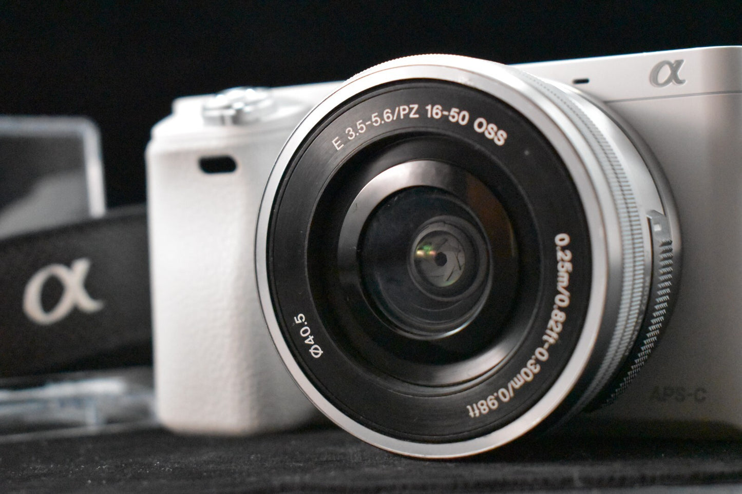 [1 Yr warranty] Sony alpha a6000 Digital Mirrorless Camera with Lens White 6603