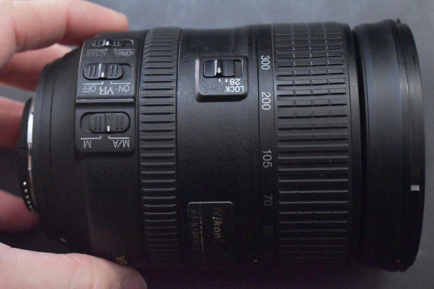 [1 Yr warranty] Nikon AF-S FX NIKKOR 28-300mm F/3.5-5.6G ED VR Zoom Lens 6831