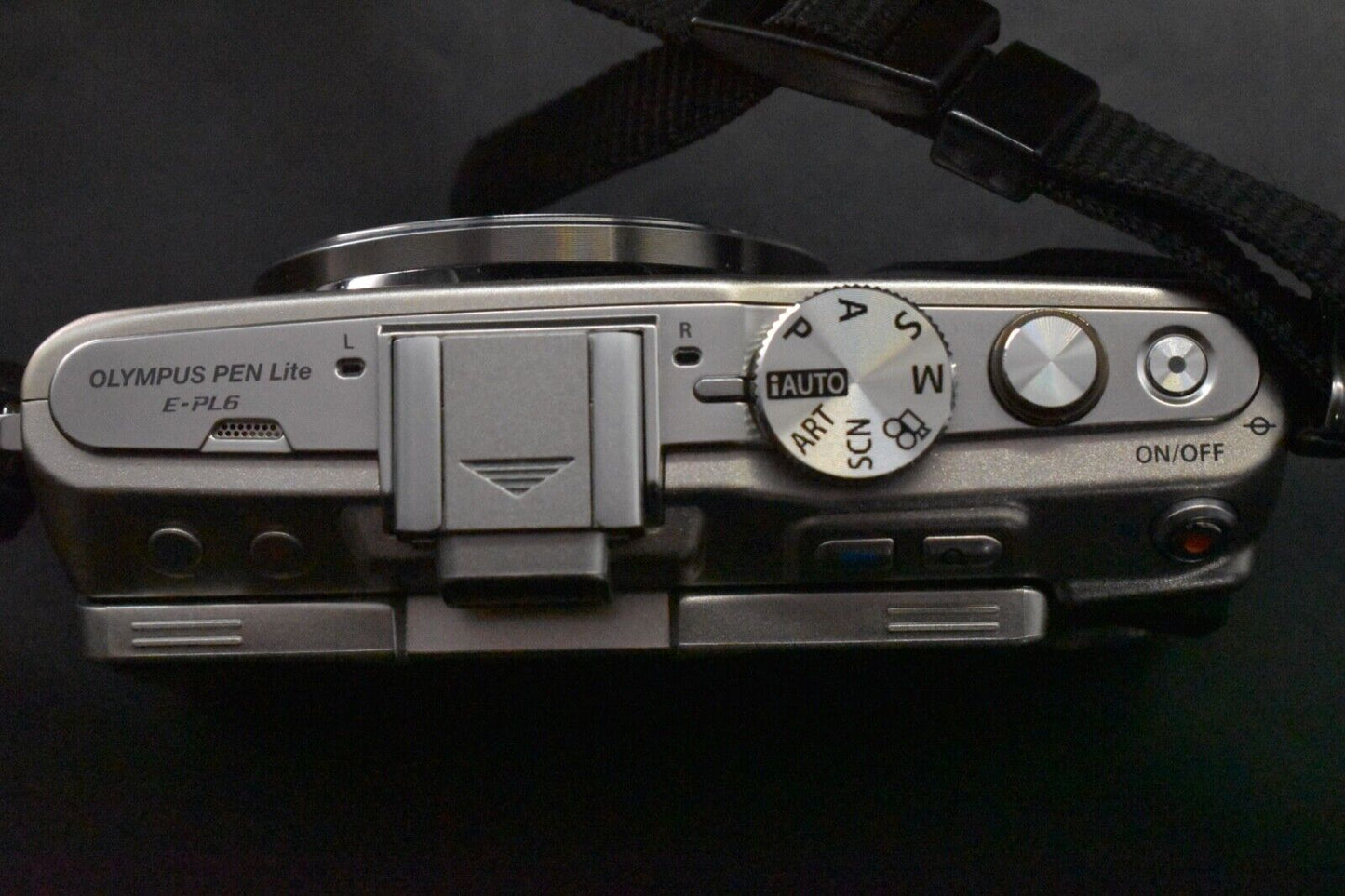 [1 Yr Warranty] Olympus Pen Lite E-PL6 16.0MP Body Silver with 2 Lenses 5833