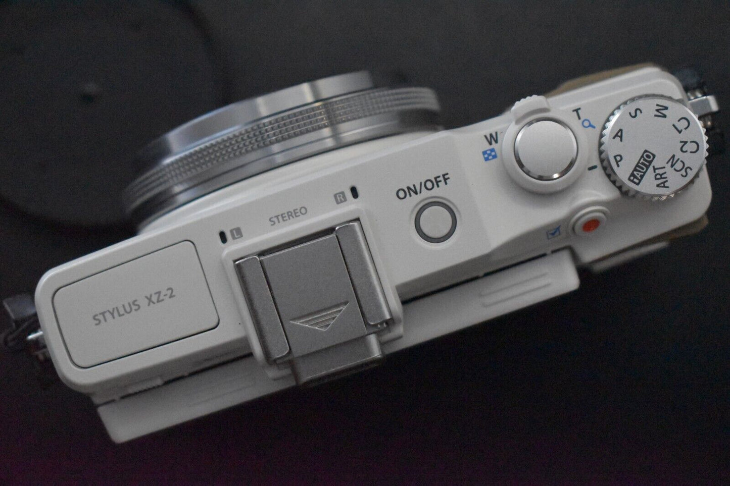 [1 Yr Warranty] Olympus STYLUS XZ-2 12.0MP Point Shoot Digital Camera White 5657