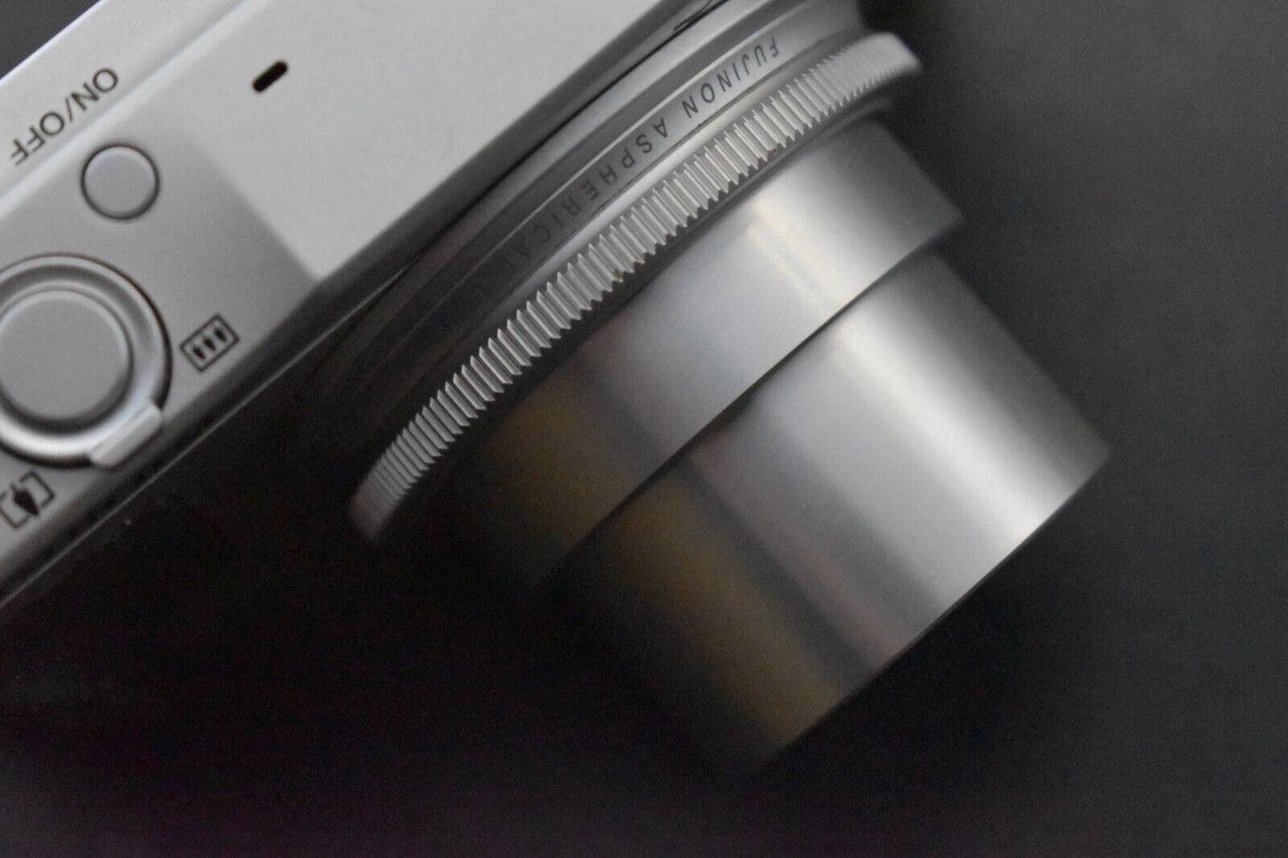 [1 Yr warranty] Fujifilm XQ1 Compact Digital Camera Point and Shoot Silver 5706