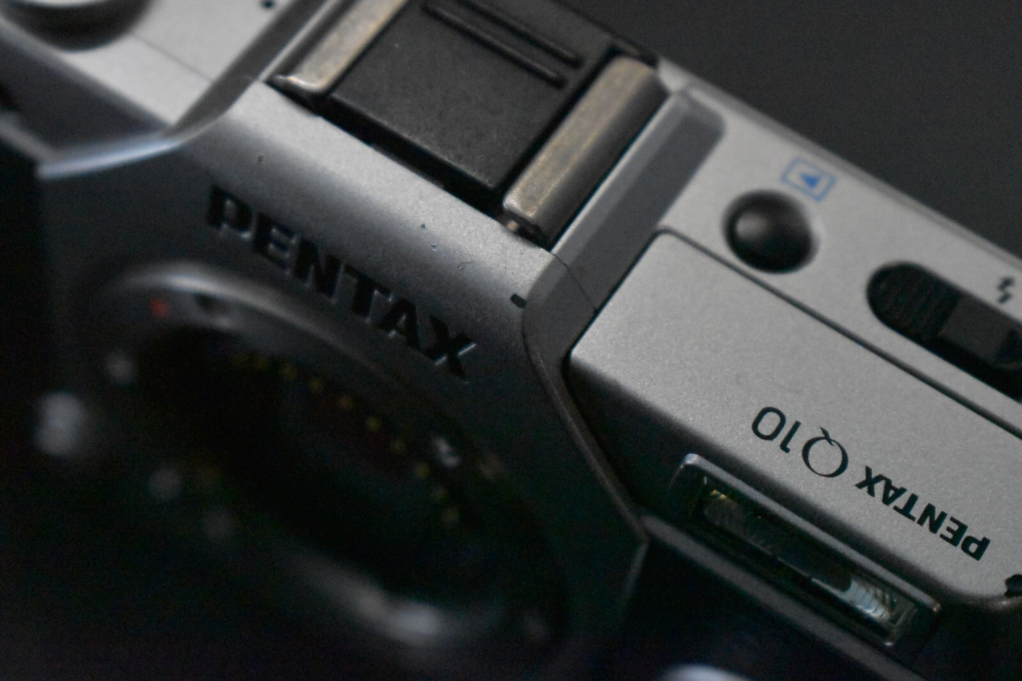 [1 Yr warranty] PENTAX Q10 Mirrorless Digital Camera Silver with Lens 6220