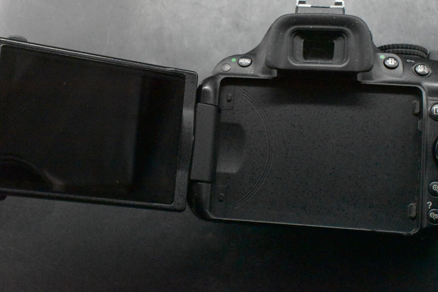 Appareil photo numérique 24,1 mégapixels Nikon D5200 boîtier noir avec 18-55 ...