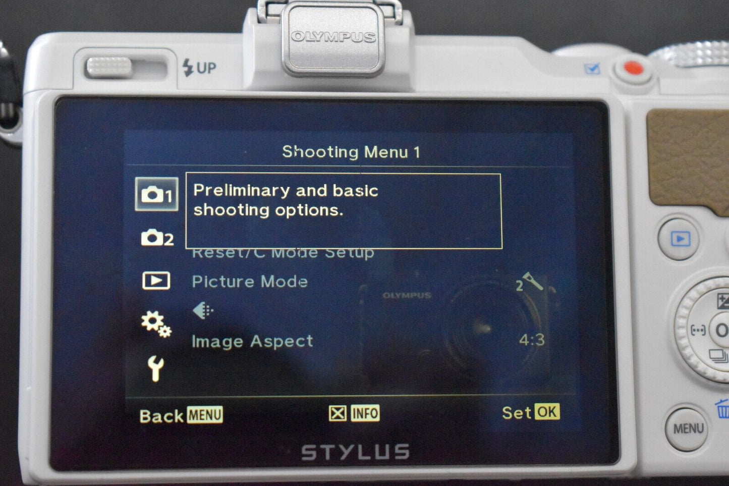 [1 Yr Warranty] Olympus STYLUS XZ-2 12.0MP Point Shoot Digital Camera White 5657
