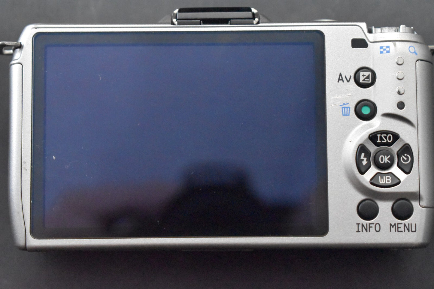 [1 Yr warranty] Pentax Q7 Silver Digital Mirrorless camera with Lens 6285