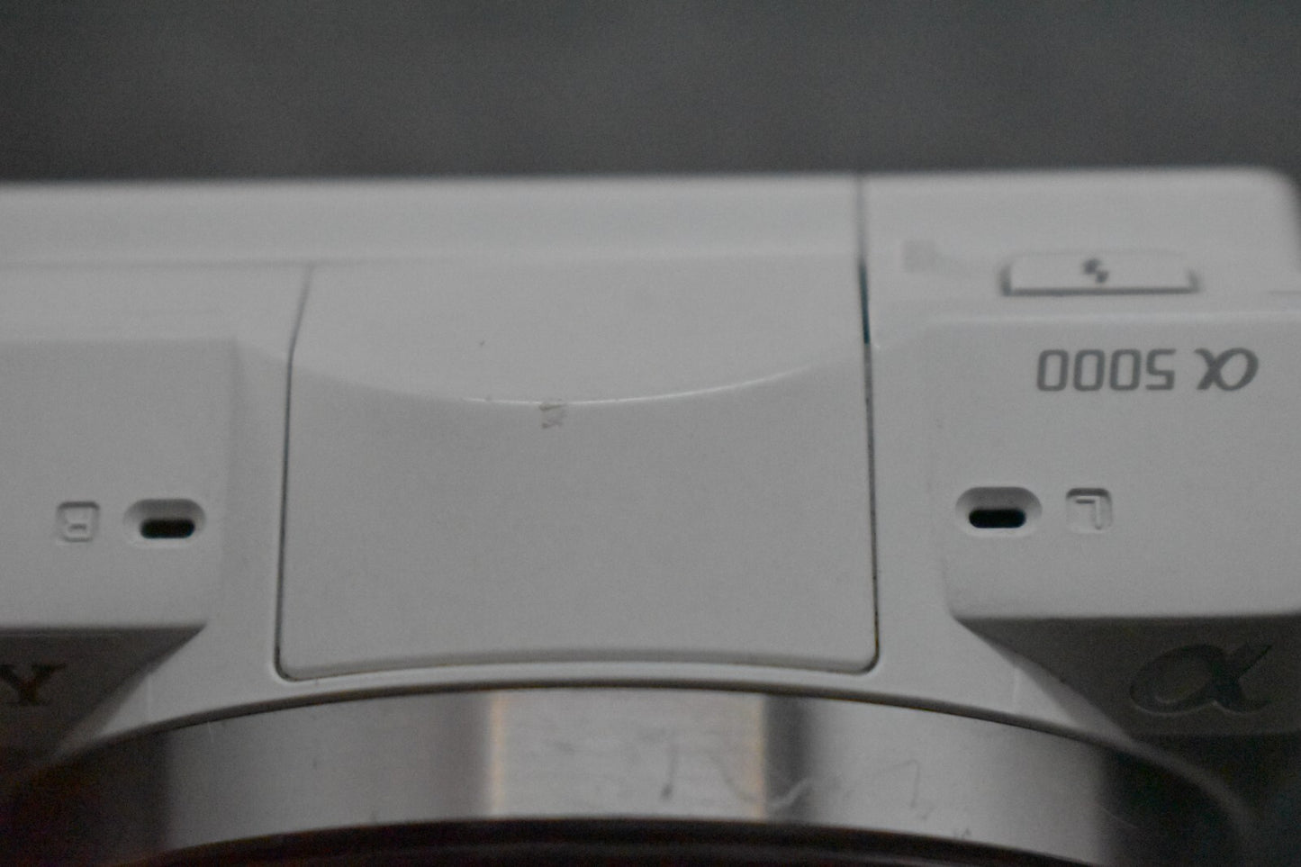 [1 Yr Warranty] Sony Alpha a5000 Mirrorless Digital Camera with Lens White 6499
