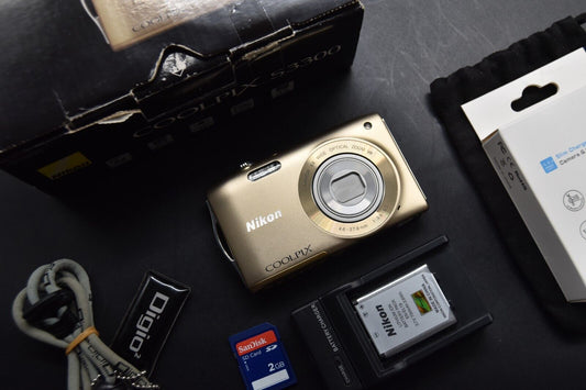 Nikon COOLPIX S3300 6XZoom 16.0 MP Digital Camera Gold JAPAN 【ALMOST MINT】3167