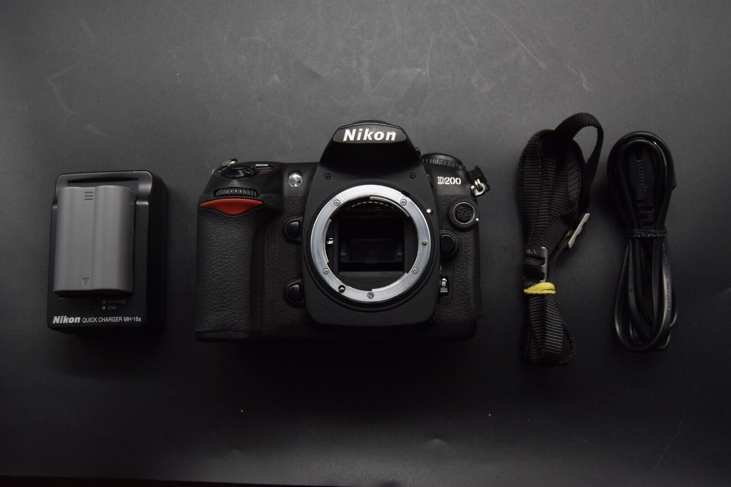 Nikon D200 10.2MP Digital SLR Camera Black Body Battery JAPAN 【MINT- SC 69537】