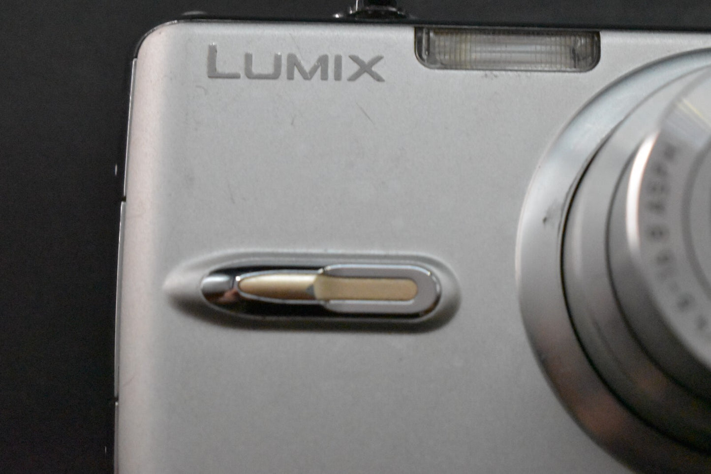 [1 Yr Warranty] Panasonic Lumix DMC-FX07 Compact Digital Camera Silver 6408