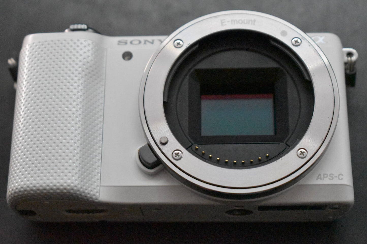 [1 Yr Warranty] Sony Alpha a5000 Mirrorless Digital Camera with Lens White 6499