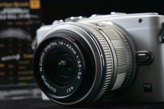 [1 Yr Warranty] Olympus Pen Lite E-PL6 16.0MP Body White with Lens 6505