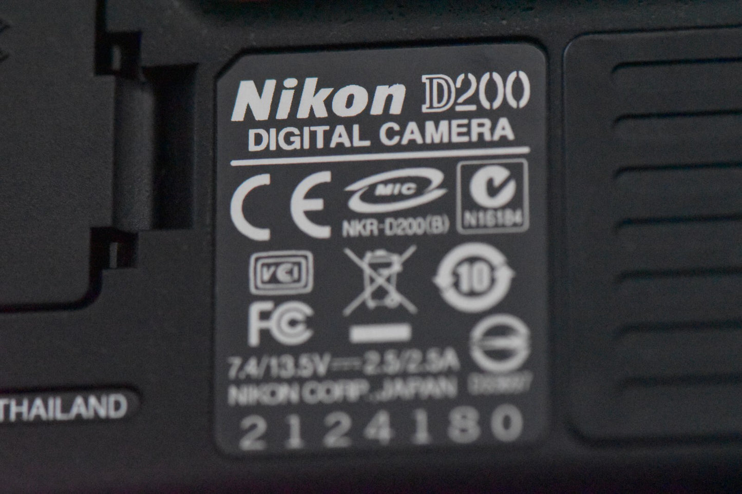 [1 Yr warranty] Nikon D200 10.2MP Digital SLR Camera Black Body Battery 6862