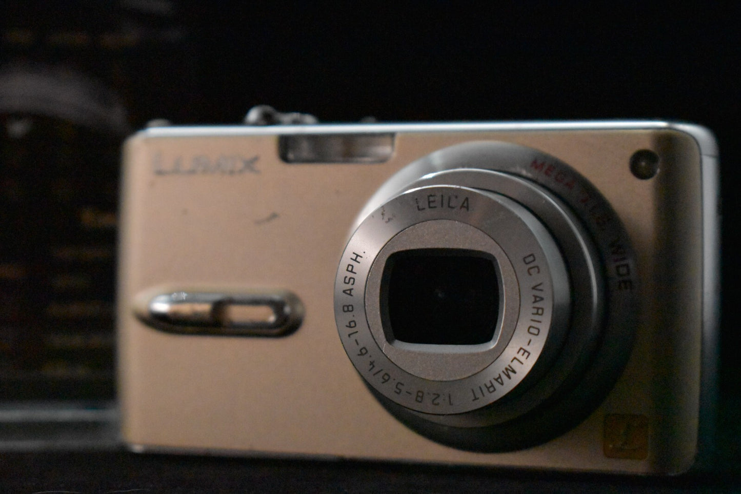 [1 Yr Warranty] Panasonic Lumix DMC-FX07 Compact Digital Camera 7.2MP Gold 6307