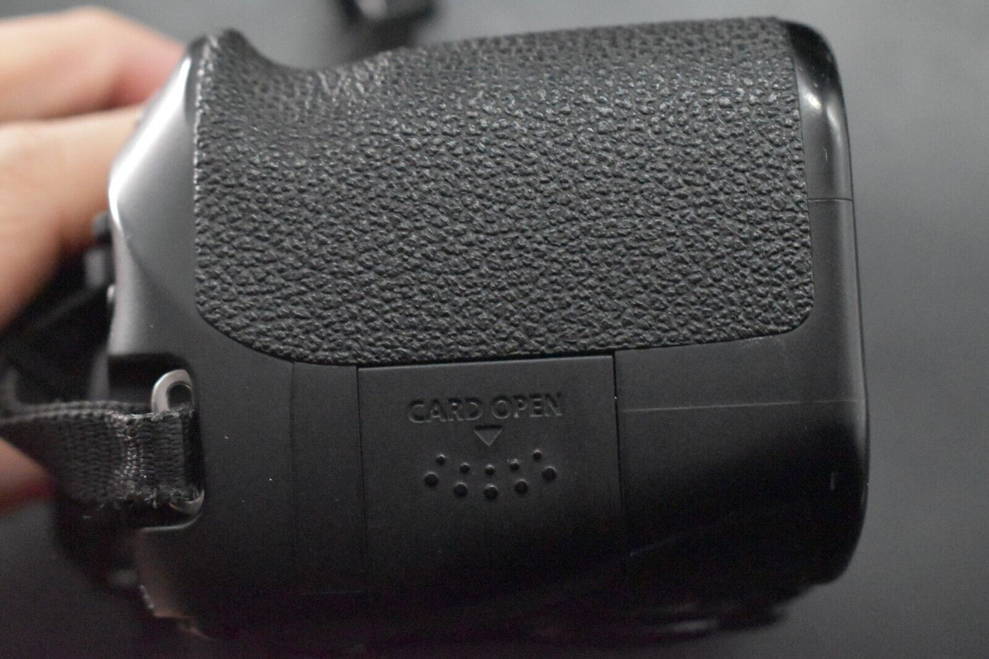 Canon EOS 70D 20.2MP Digital SLR Camera Body JAPAN [ALMOST MINT SC 15%] #5401