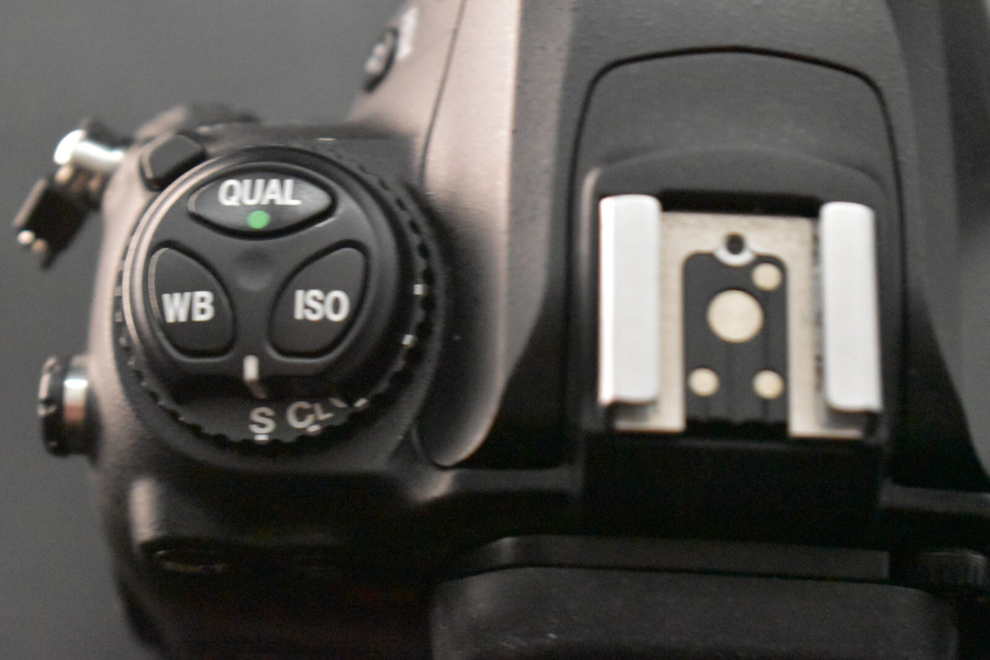 [1 Yr warranty] Nikon D200 10.2MP Digital SLR Camera Black Body Battery 6323