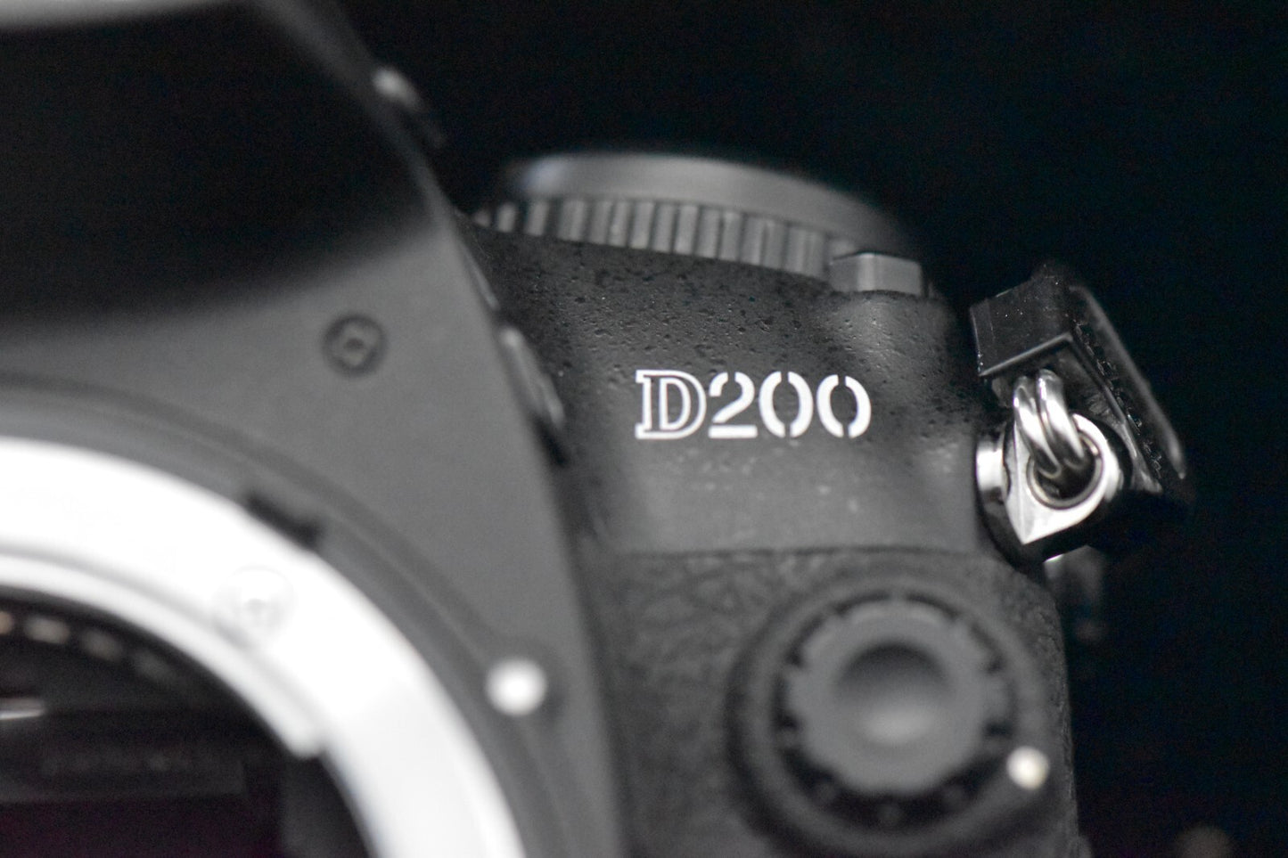 [1 Yr warranty] Nikon D200 10.2MP Digital SLR Camera Black Body Battery 6862