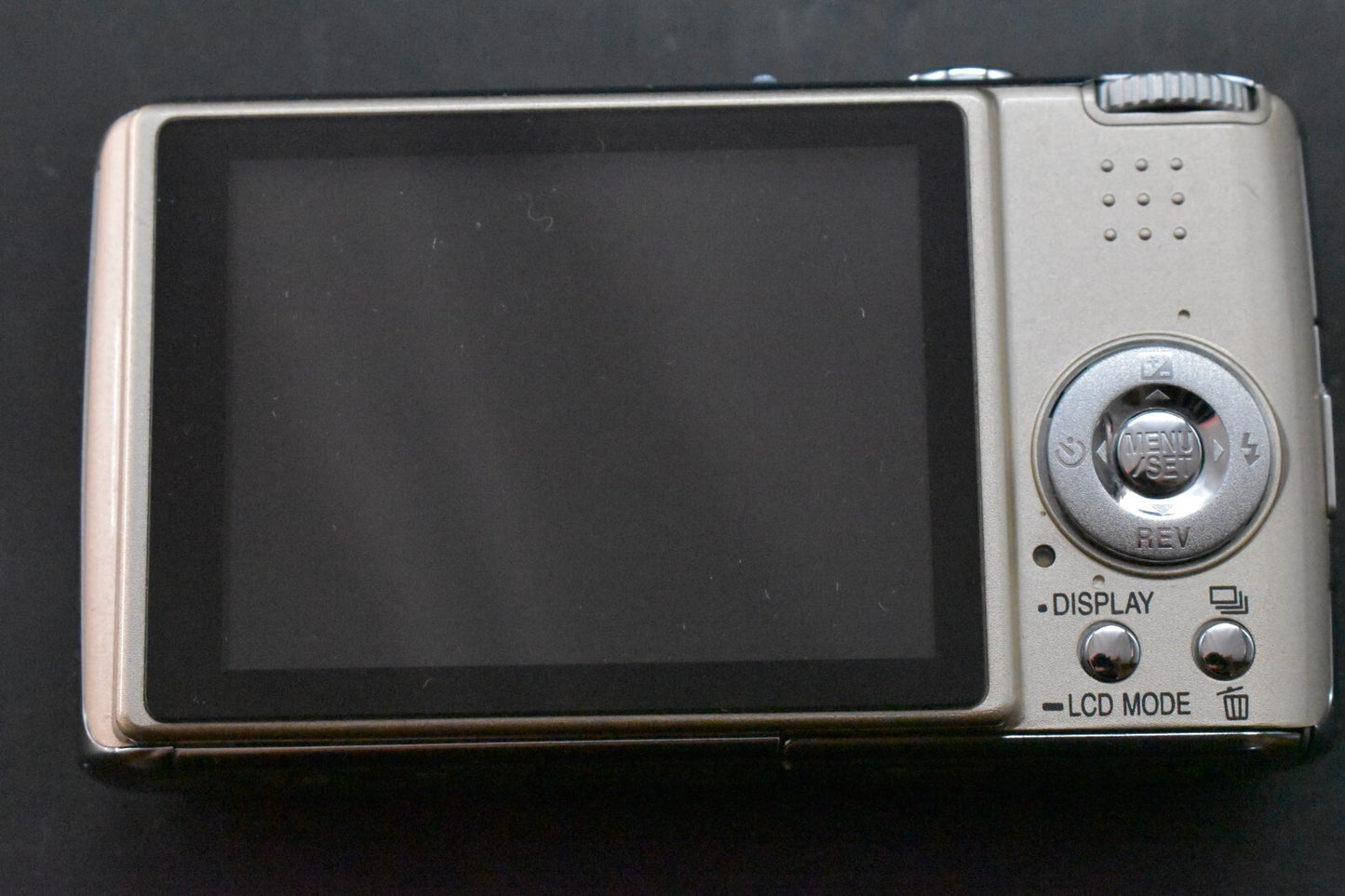 [1 Yr Warranty] Panasonic Lumix DMC-FX07 Compact Digital Camera 7.2MP Gold 6426